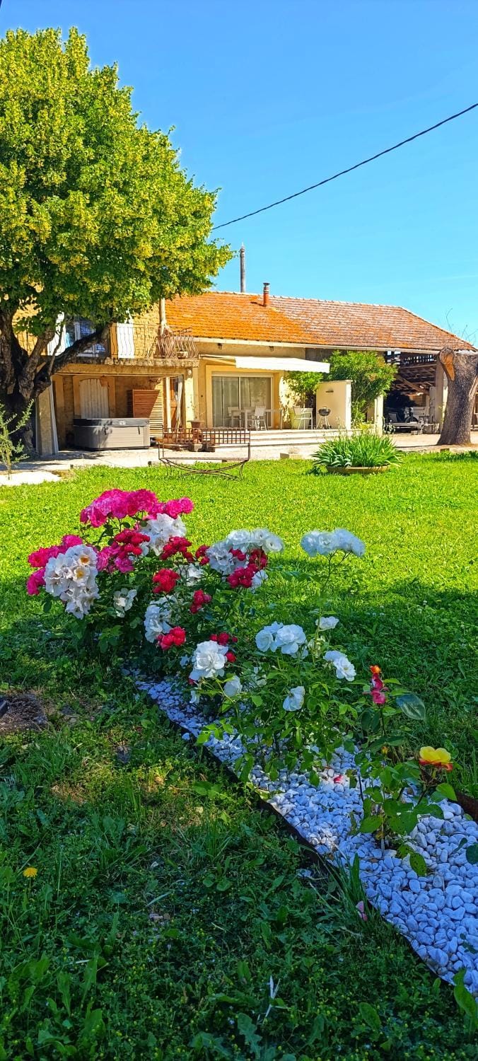 Lo Mas dei Santés House in Sorgues