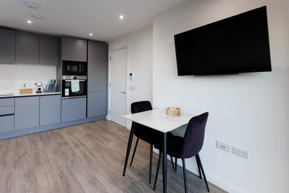 TV and multimedia, Coffee/tea facilities, Kitchen or kitchenette, Dining area, minibar, pet friendly, stove
