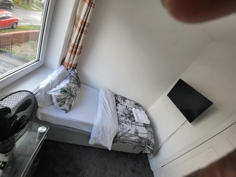 Petal Rm3 Vacation rental in Leeds