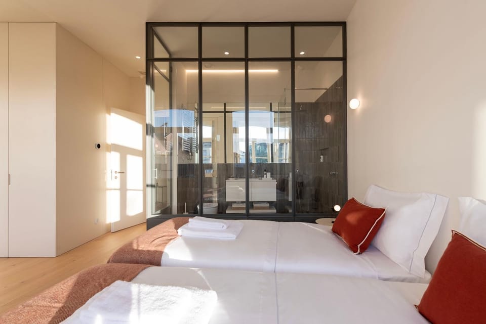 Bed, Bathroom, Bedroom, towels