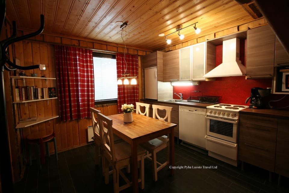 Kitchen or kitchenette, Dining area, dishwasher, minibar, pet friendly, stove, toaster