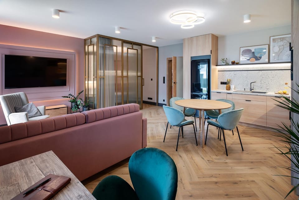 TV and multimedia, Kitchen or kitchenette, Living room, Seating area