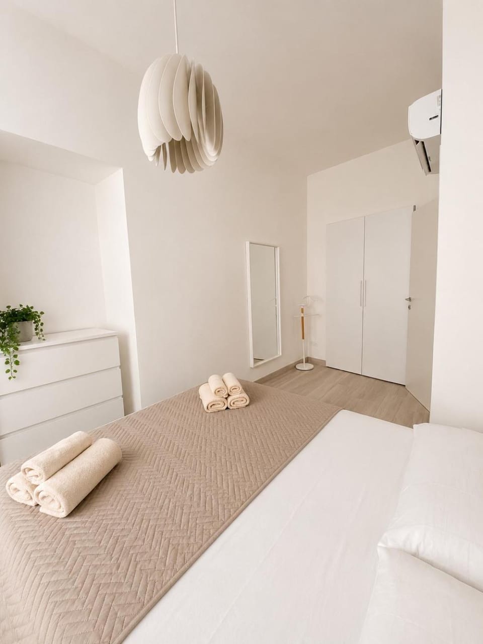 Bed, Photo of the whole room, Bedroom, towels, wardrobe