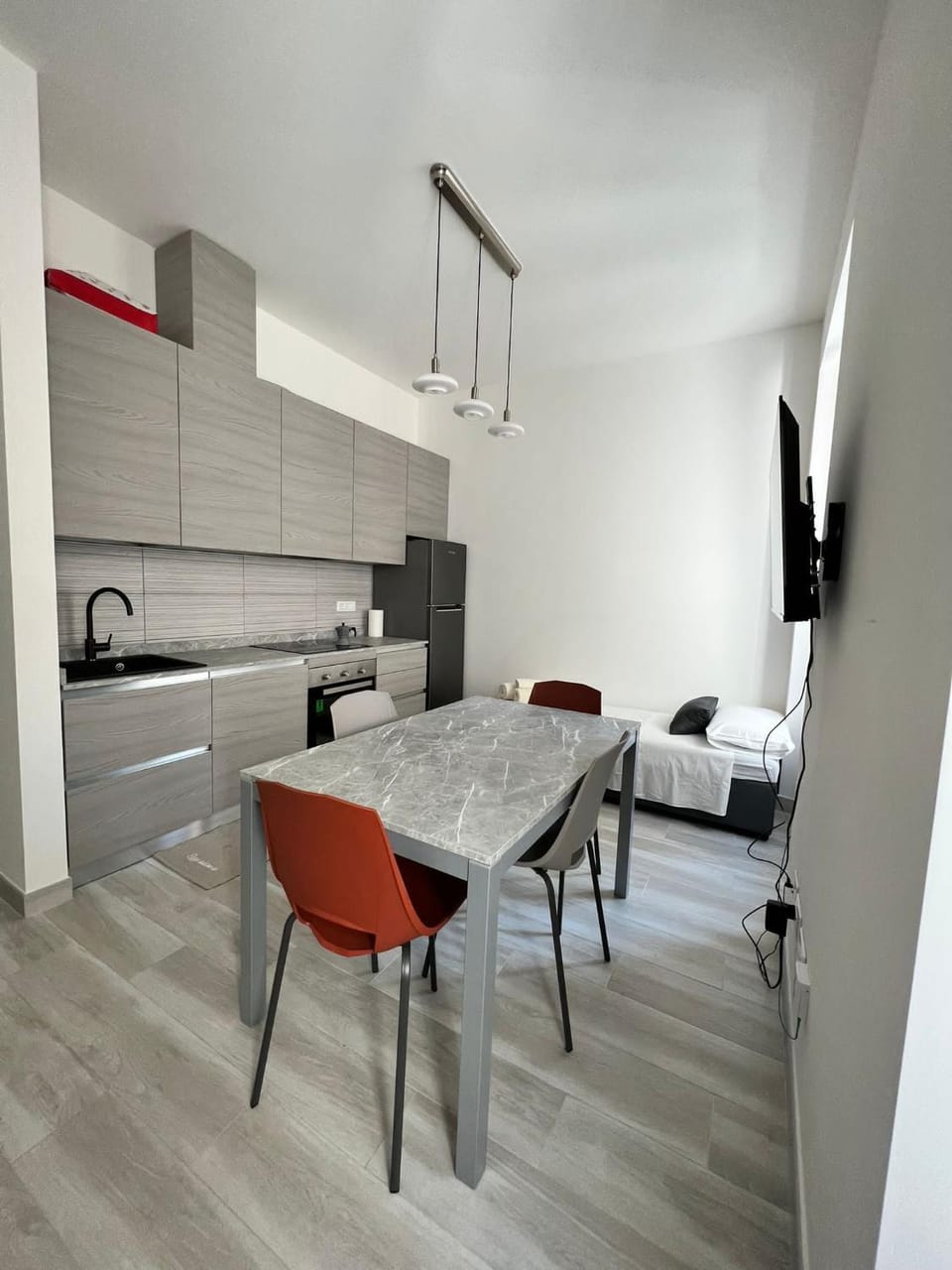 Kitchen or kitchenette, Seating area, Dining area, stove