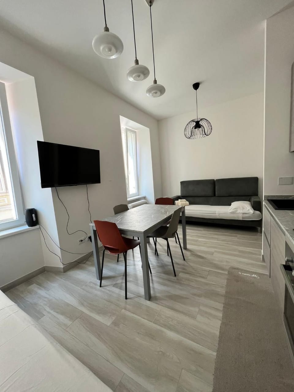 TV and multimedia, Kitchen or kitchenette, Living room, Seating area, Dining area