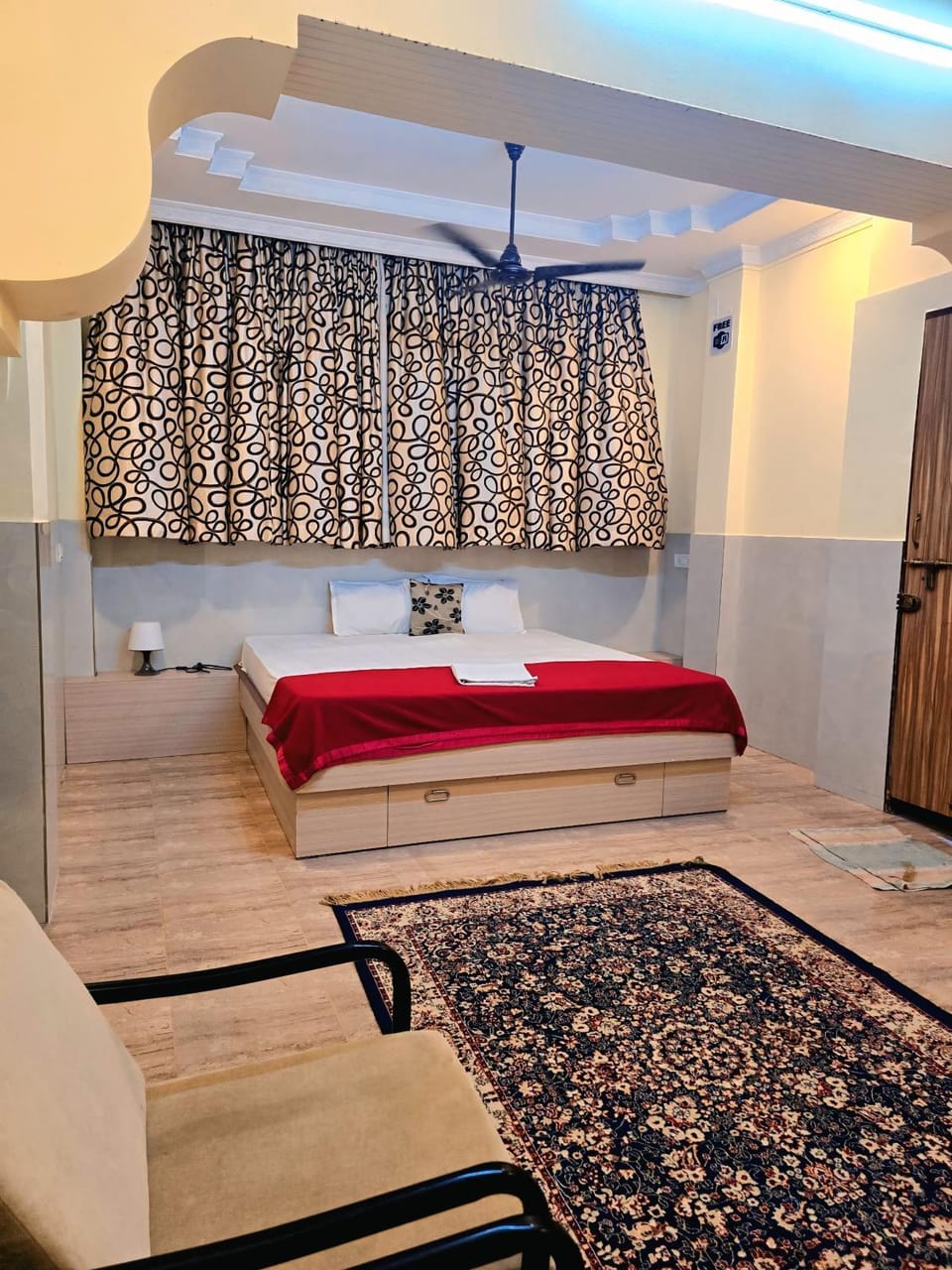 Bed, Living room, Seating area, Bedroom