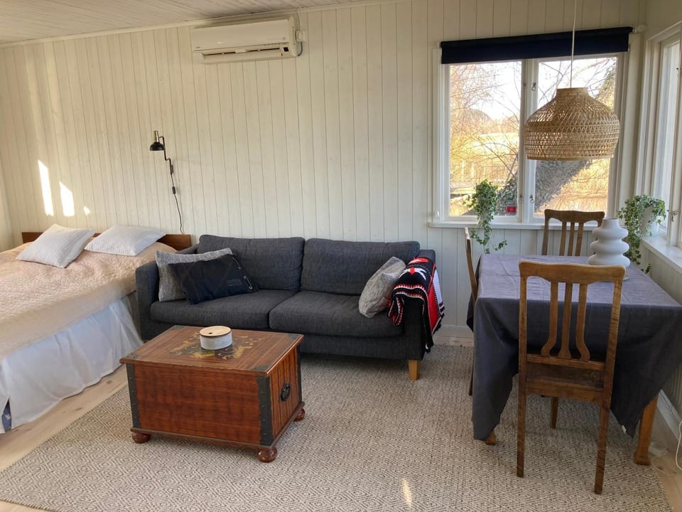 Seating area, Dining area, Lake view, air conditioner