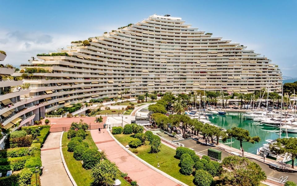 Property building, Sea view