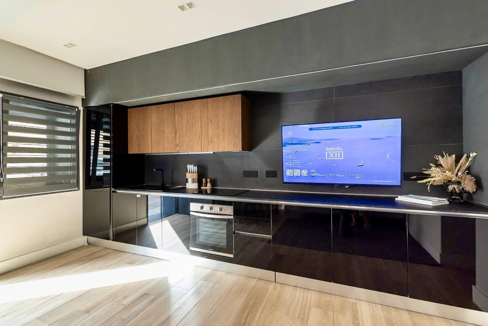 TV and multimedia, Kitchen or kitchenette, oven, stove