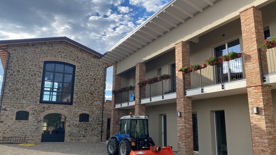 Fuoridicampo rossa Farm Stay in Emilia-Romagna