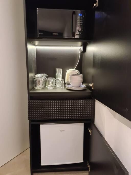Black Suites Tel Aviv Apartment in Tel Aviv-Yafo