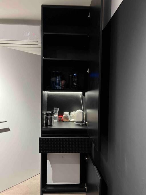 Black Suites Tel Aviv Apartment in Tel Aviv-Yafo