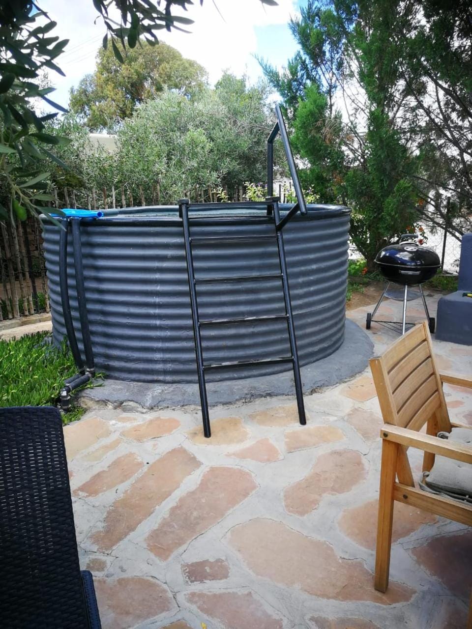 Patio, Day, Swimming pool