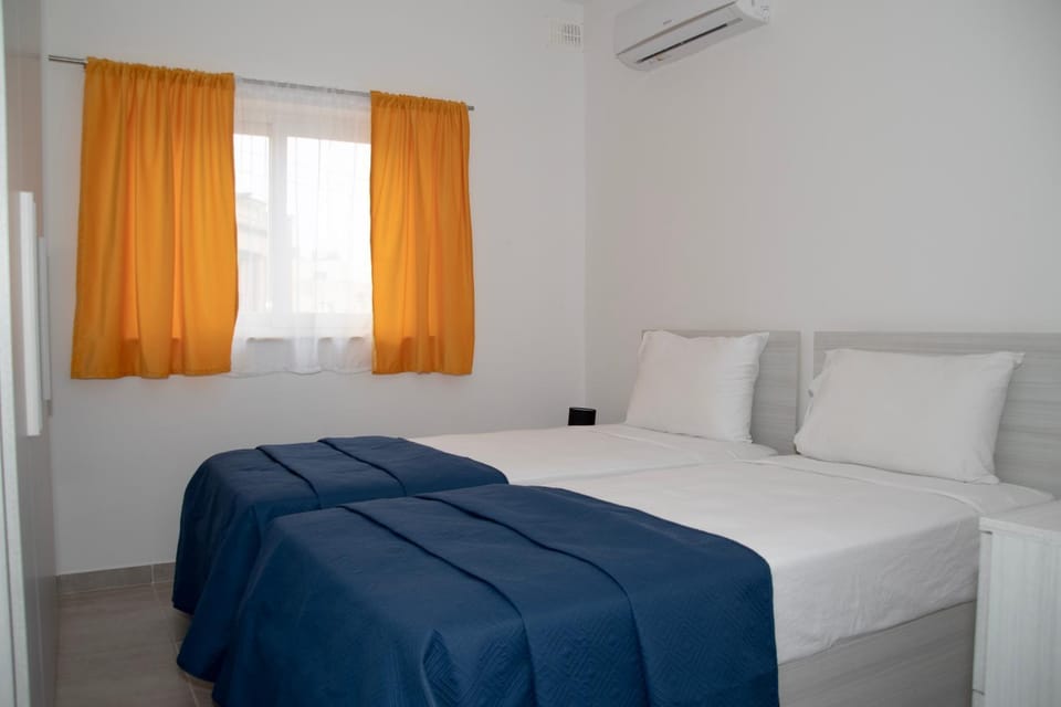 Bedroom, air conditioner