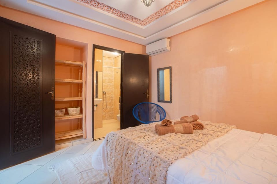 Bed, Photo of the whole room, Bedroom, wardrobe