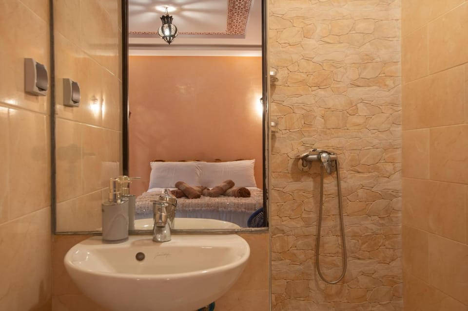Shower, Bathroom, towels