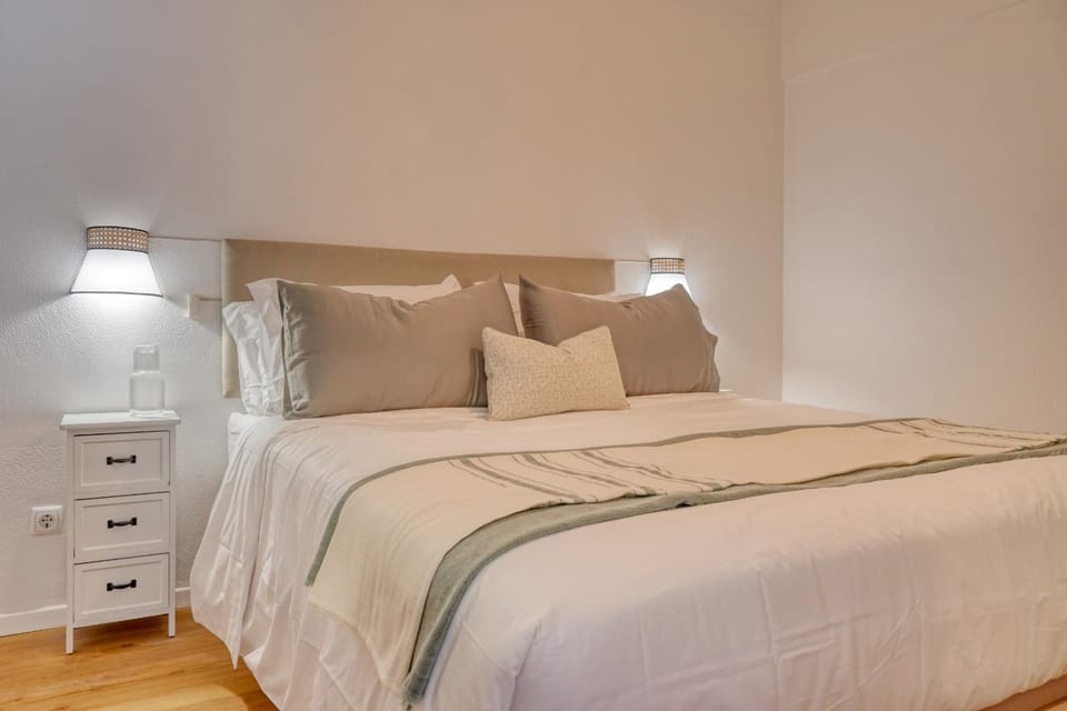 Bed, Bedroom