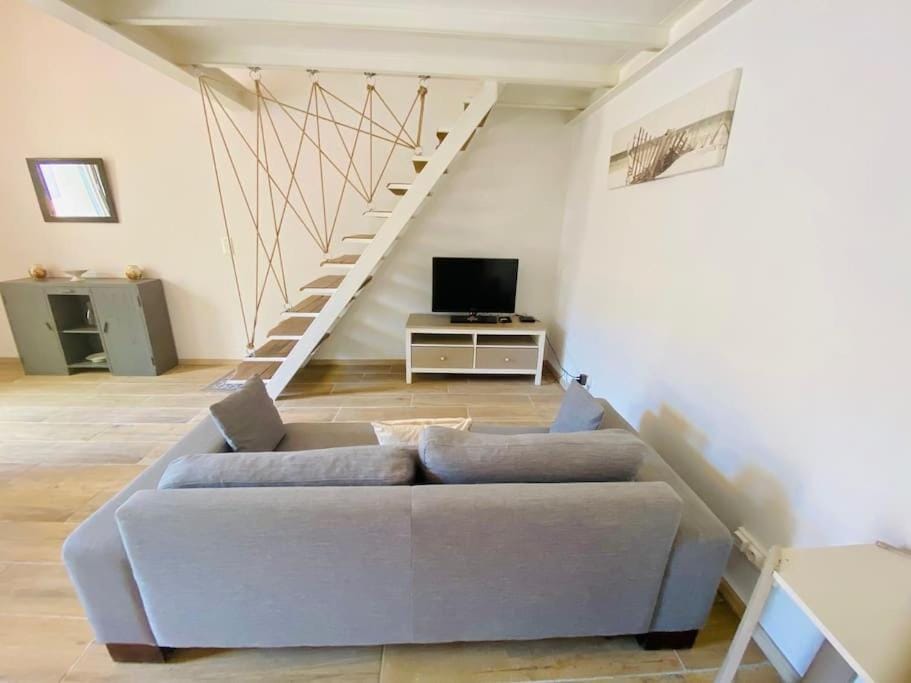 Suzon Petit loft Terrasse et Clim Coté Mairie Apartment in Occitanie