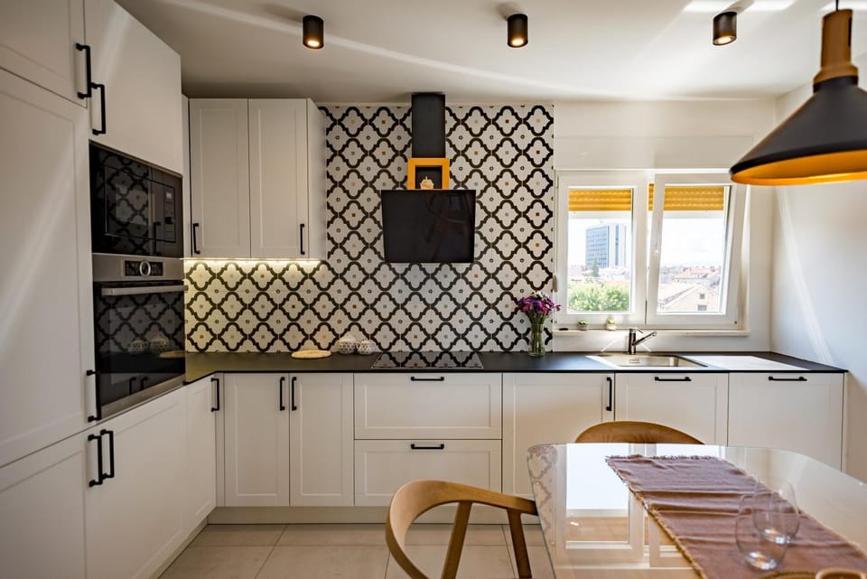 Kitchen or kitchenette, Dining area, stove