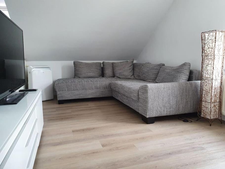 TV and multimedia, Living room, Seating area, Evening entertainment