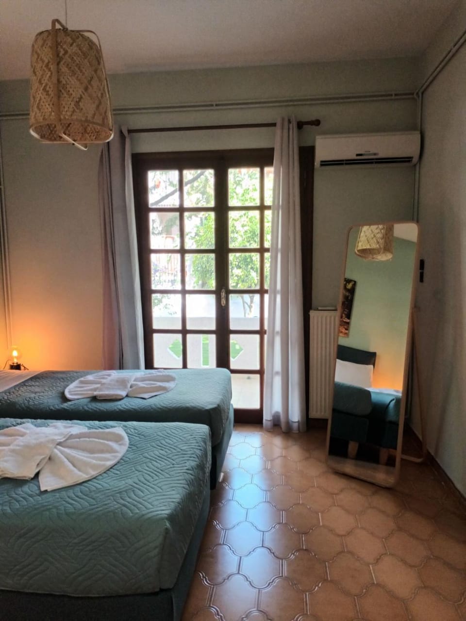 Bedroom, towels