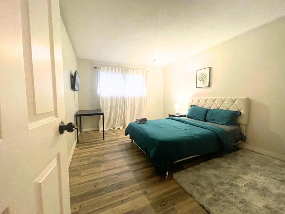 Flowealth Suites - Private Rooms Near West Edmonton Mall Vacation rental in Edmonton