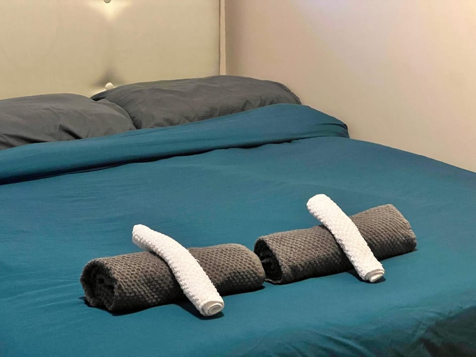 Flowealth Suites - Private Rooms Near West Edmonton Mall Vacation rental in Edmonton