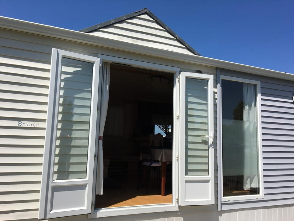 NORDSEE GLAMPING Mobilheim Chalet 2329 House in Bredene