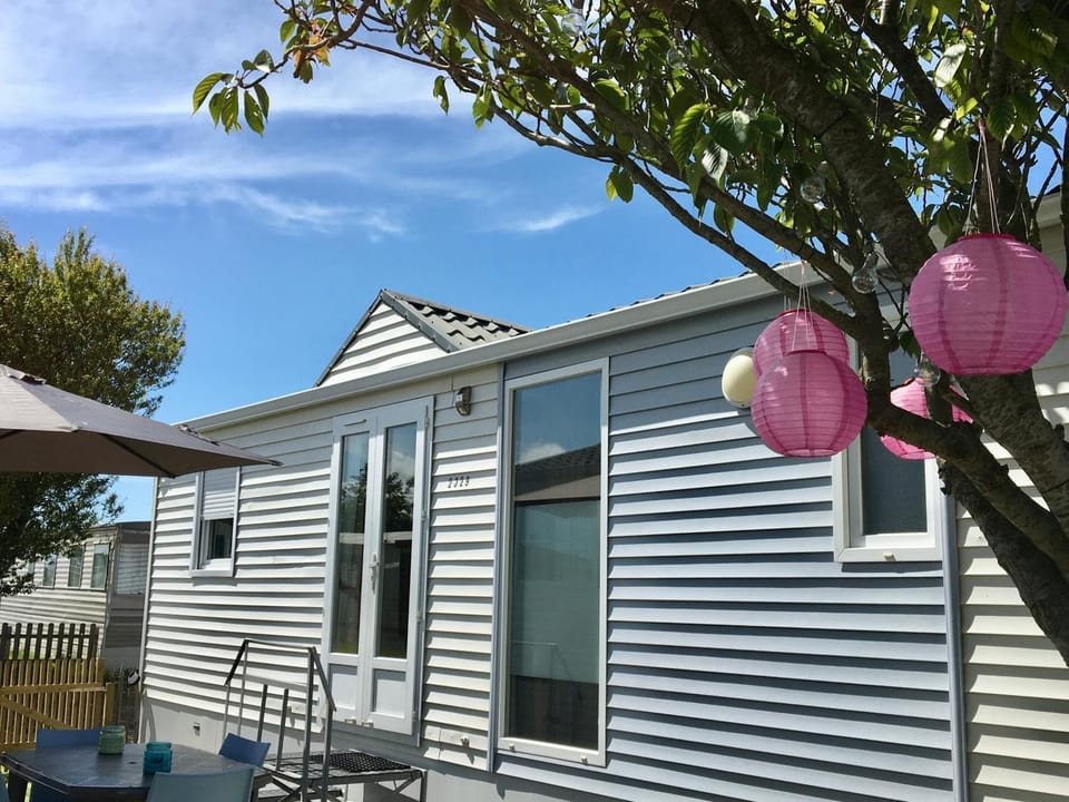 NORDSEE GLAMPING Mobilheim Chalet 2329 House in Bredene