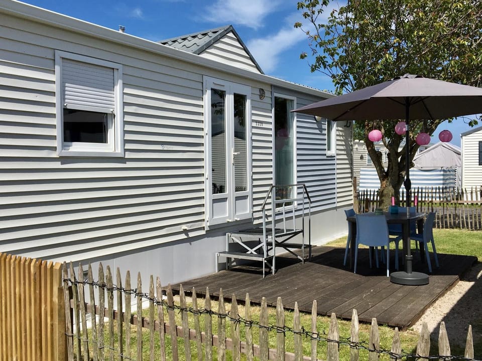 NORDSEE GLAMPING Mobilheim Chalet 2329 House in Bredene