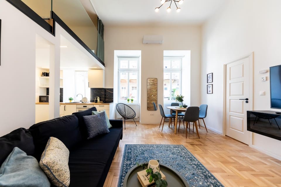 Kitchen or kitchenette, Living room, Seating area