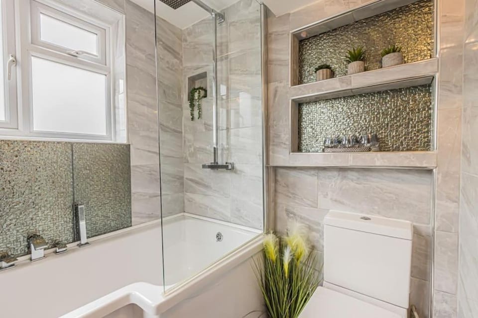 Charming 1 Bedroom Retreat in Central Windsor - By Tempstay Apartment in Windsor