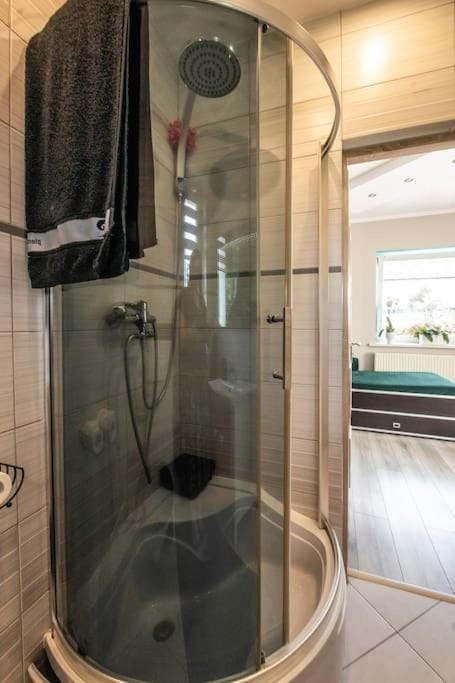 Shower, towels