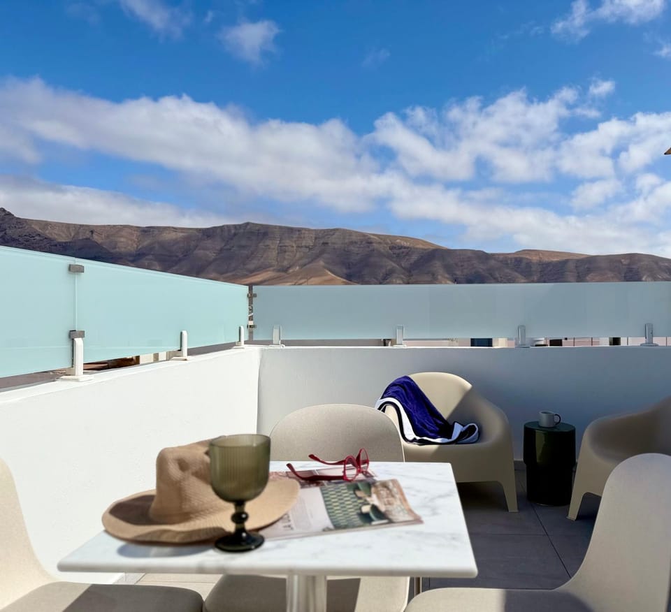 Day, Natural landscape, Balcony/Terrace, Mountain view, Sea view