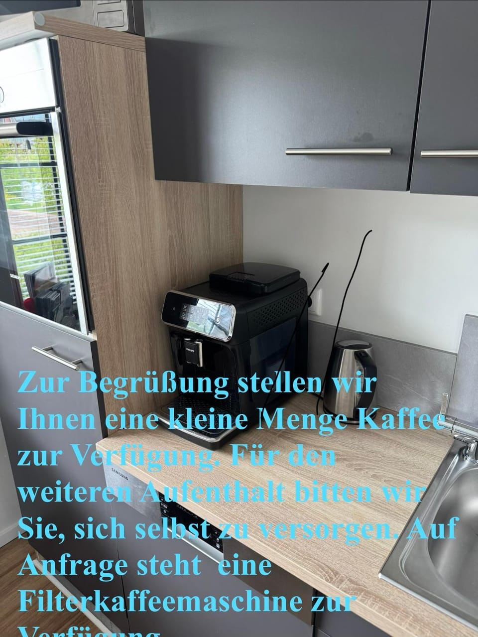 Kitchen or kitchenette, Text overlay