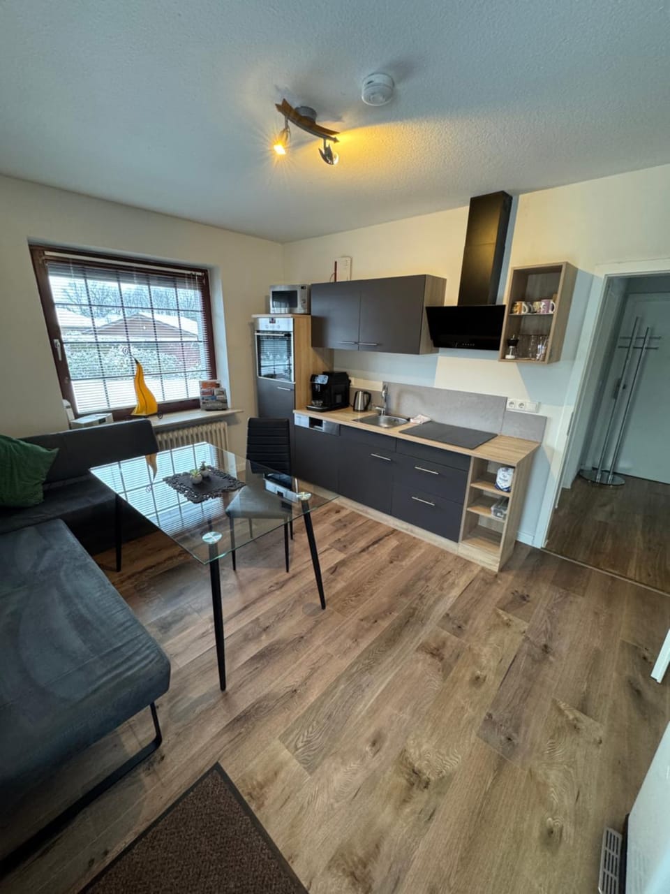 Communal lounge/ TV room, TV and multimedia, Kitchen or kitchenette, Seating area, Dining area, pet friendly, stove