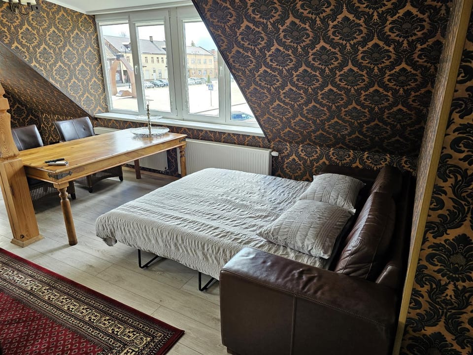 Bed, Living room
