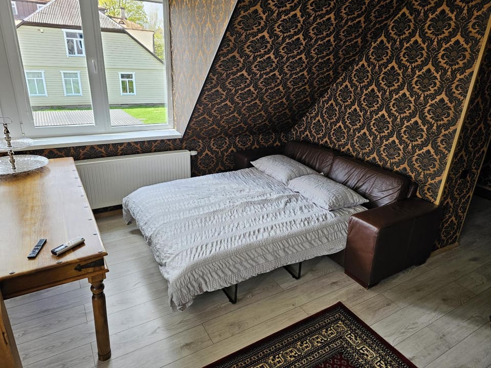 Bed, Living room