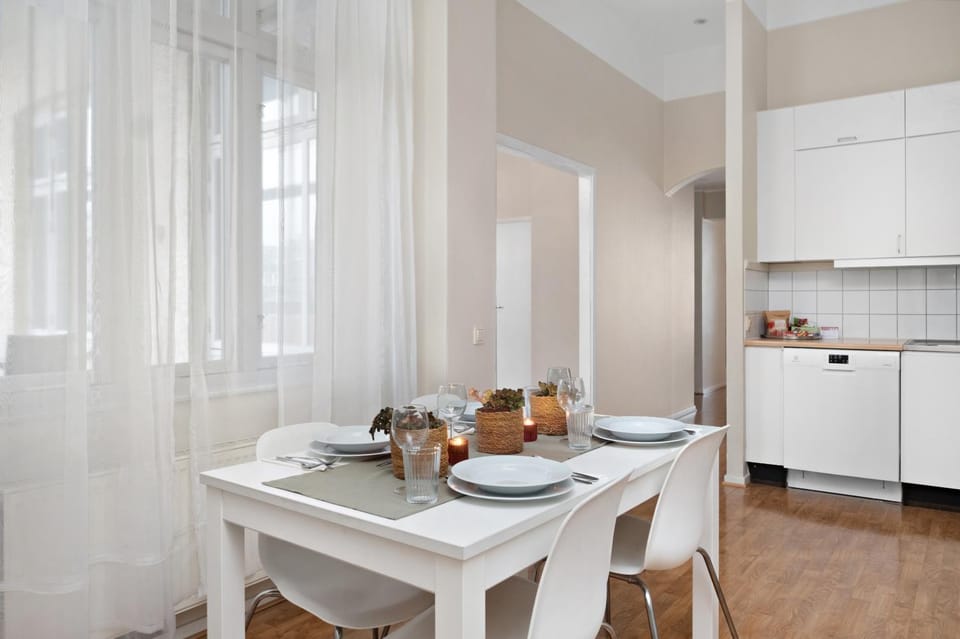 Kitchen or kitchenette, Dining area, minibar, pet friendly, stove