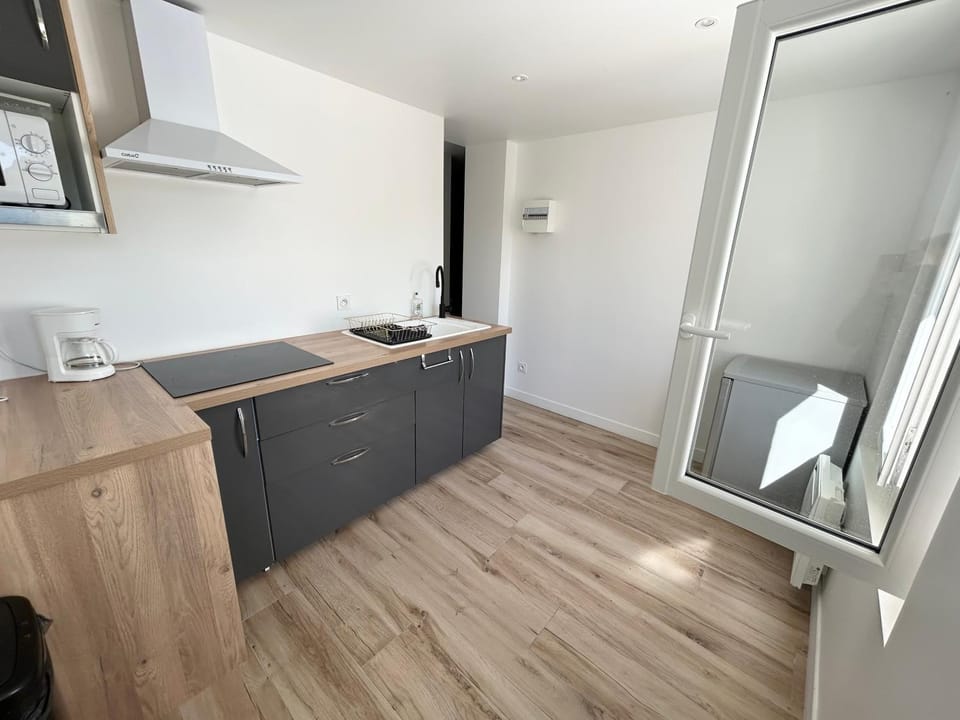 Kitchen or kitchenette, stove