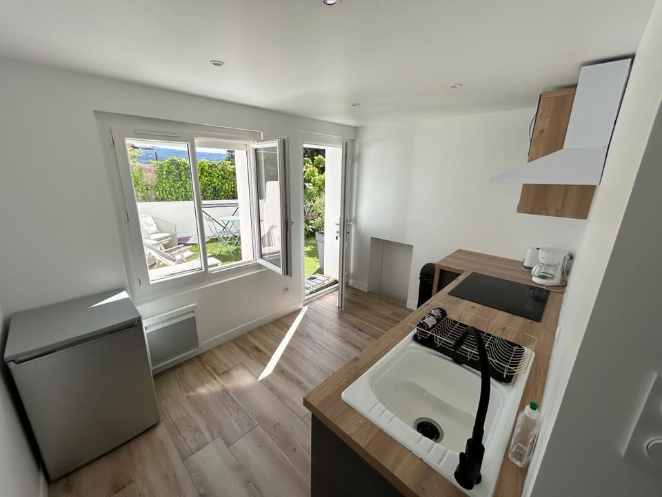 Kitchen or kitchenette, stove