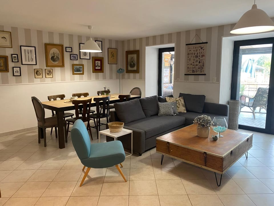 Living room, Dining area