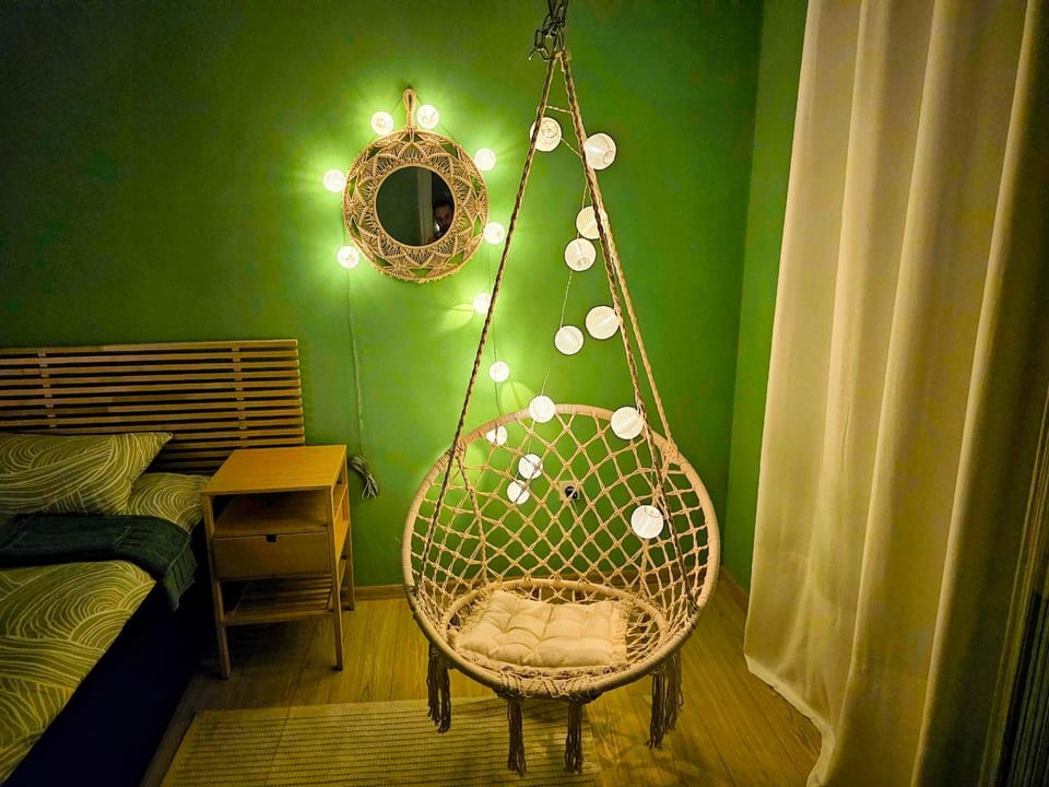 Night, Seating area