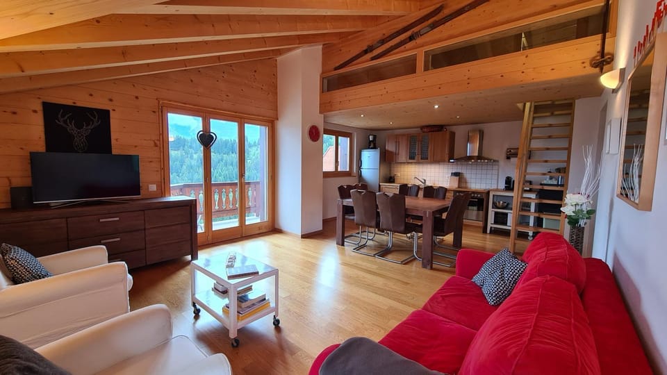 Living room, Dining area