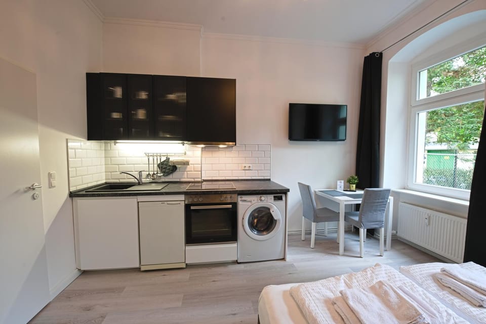 Bed, TV and multimedia, Kitchen or kitchenette, Seating area, Dining area, Bedroom, pet friendly, stove, dryer