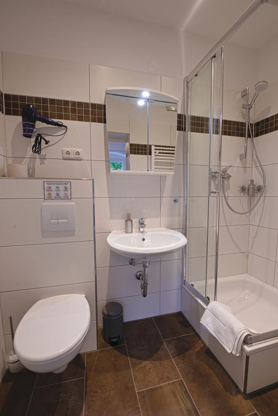 Shower, Toilet, Bathroom, towels