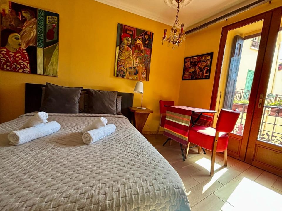 Bed, Balcony/Terrace, Decorative detail, Dining area