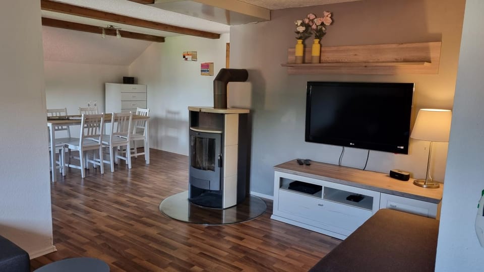 TV and multimedia, Living room, Dining area, Evening entertainment