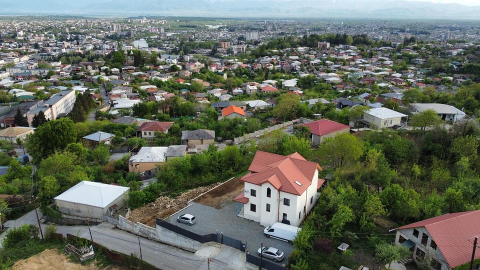 Property building, Neighbourhood, Natural landscape, Bird's eye view, City view, Street view, Location, Parking