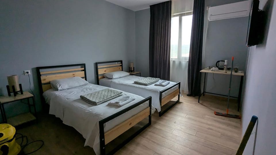 Bed, TV and multimedia, Coffee/tea facilities, Photo of the whole room, towels